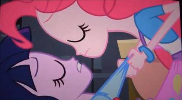 Pinky pie plays with her wet pussy 4