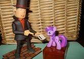 Professor Layton Figure / Shotgun Layton
