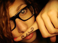 Fingerstache
