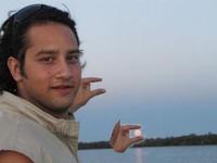 Can You Please Photoshop The Sun Between My Fingers?