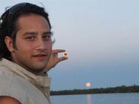 Can You Please Photoshop The Sun Between My Fingers?