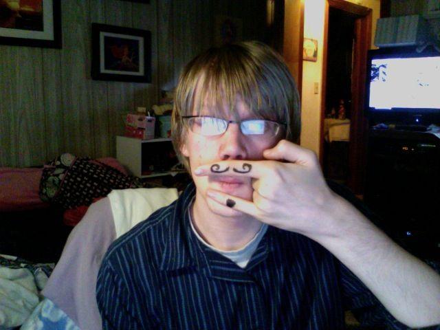 Fingerstache