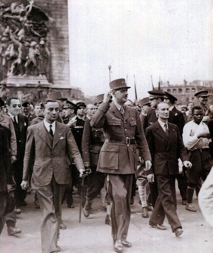 degaulle_lib__paris_26_aout_44_ns.jpg