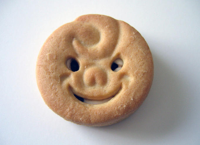 800px-Happy_Faces_Biscuit.jpg