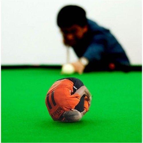 http://i1.kym-cdn.com/photos/images/newsfeed/000/058/242/robben32.jpg