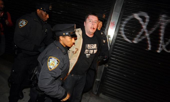 OWS_Clearing-Zuccotti_Muncy_027.jpg