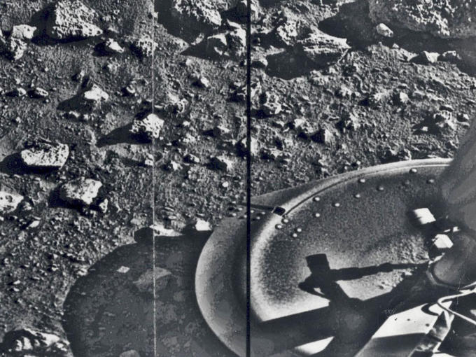 First Image of Mars (1976) Captured by Voyager 1 After Landing