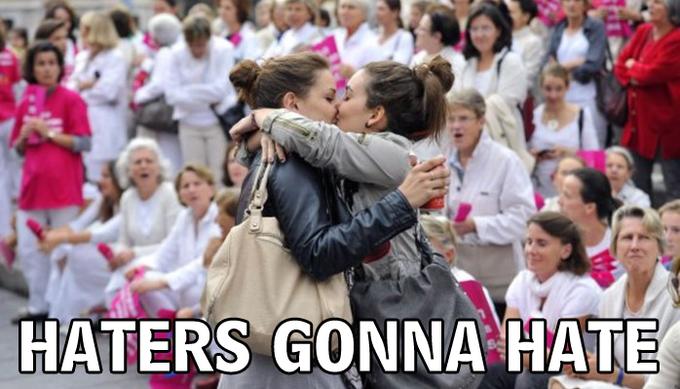 Lesbians in Homofobic parade