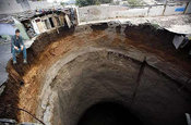 Keanu_sinkhole.